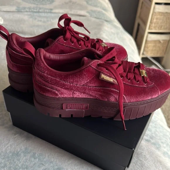 Puma Red Sneakers Modern Suede Design - Picture 1 of 6